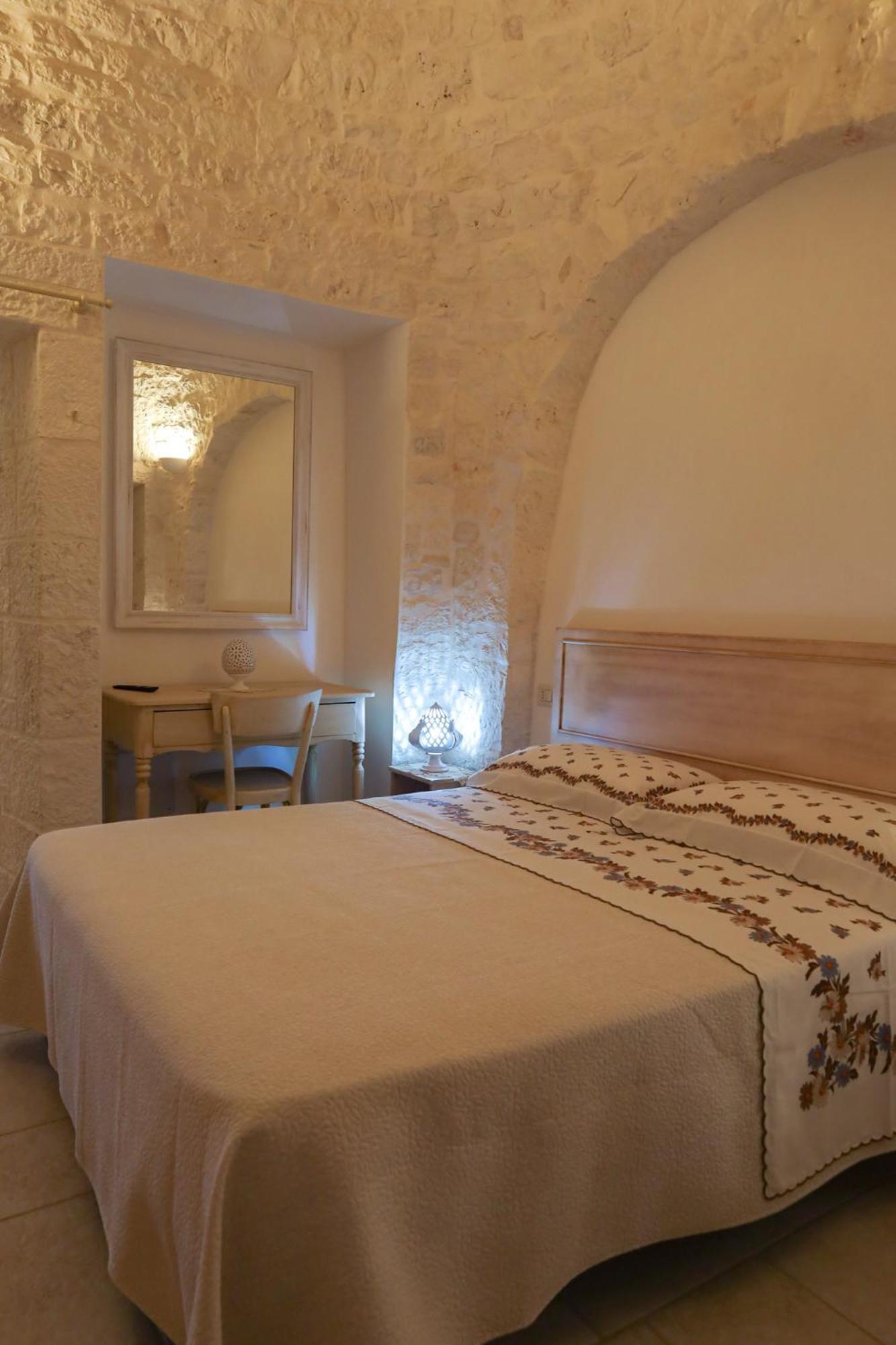 I Trulli Di Nonno Battista Villa Locorotondo Exterior photo
