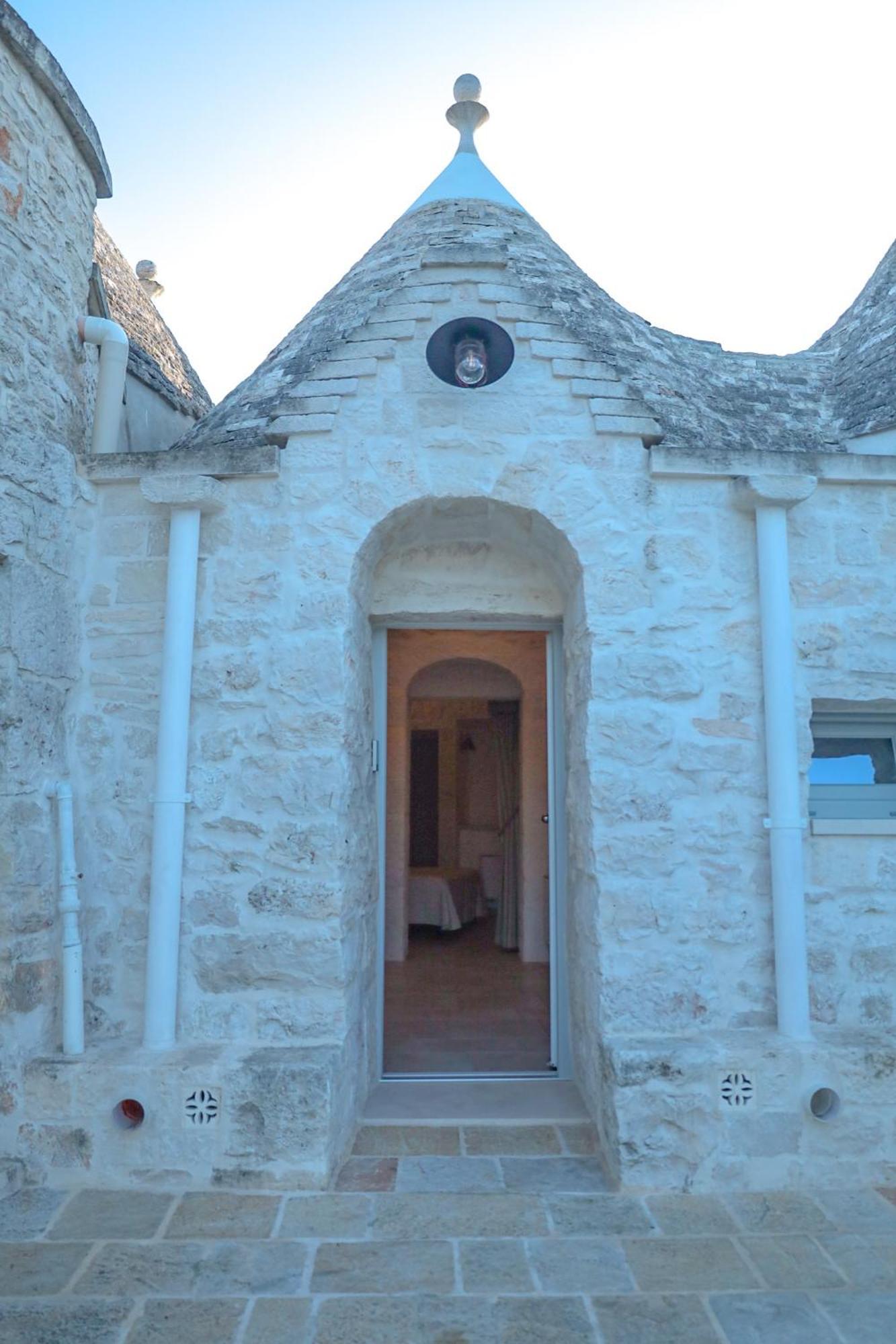 I Trulli Di Nonno Battista Villa Locorotondo Exterior photo